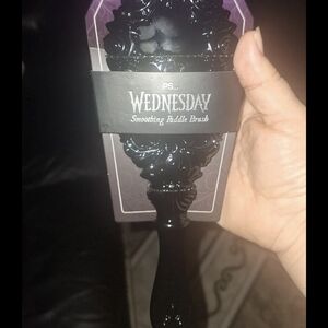 Wednesday's Addam hair brush, Victorian look